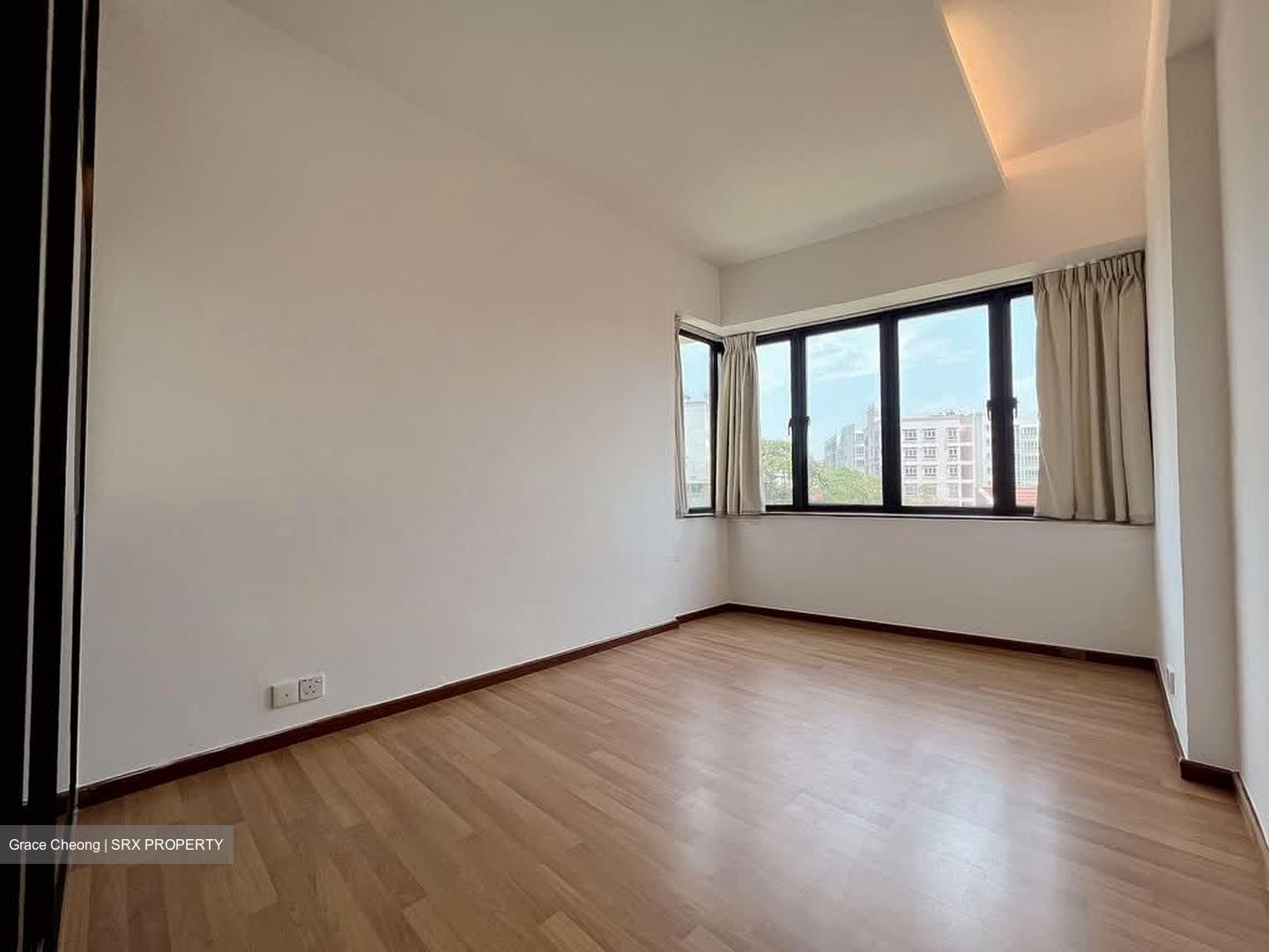 Simsville (D14), Condominium #556761511